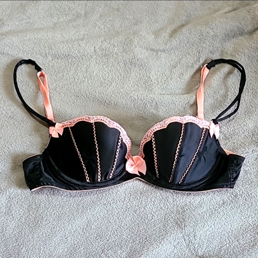 Vintage Victoria's Secret Push Up Bra 34B
